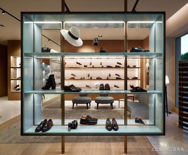 简单干练的现代风格,舒适百搭的鞋帽店购物空间现代简约设计图片赏析